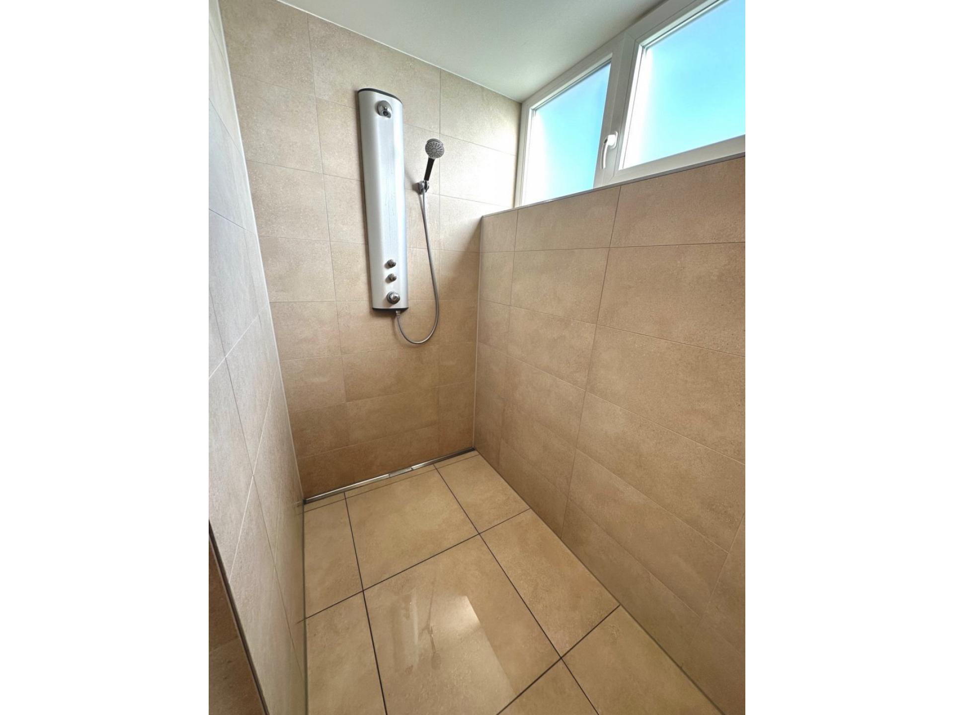 Dusche im Wellnessbereich