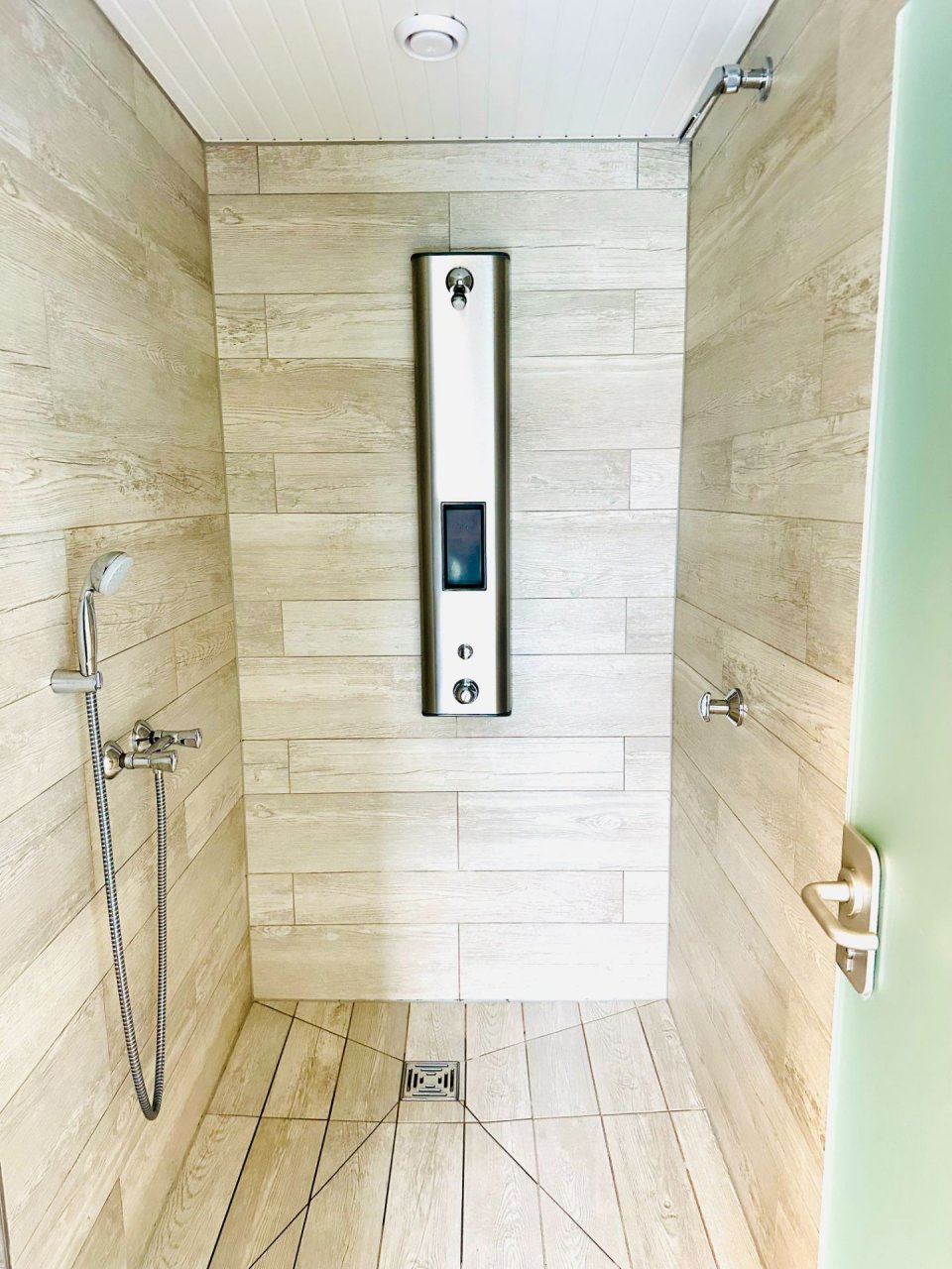 Dusche im Wellnessbereich