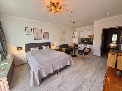 Kaj&uuml;te 15 - L&uuml;tte Stuuv am Meer