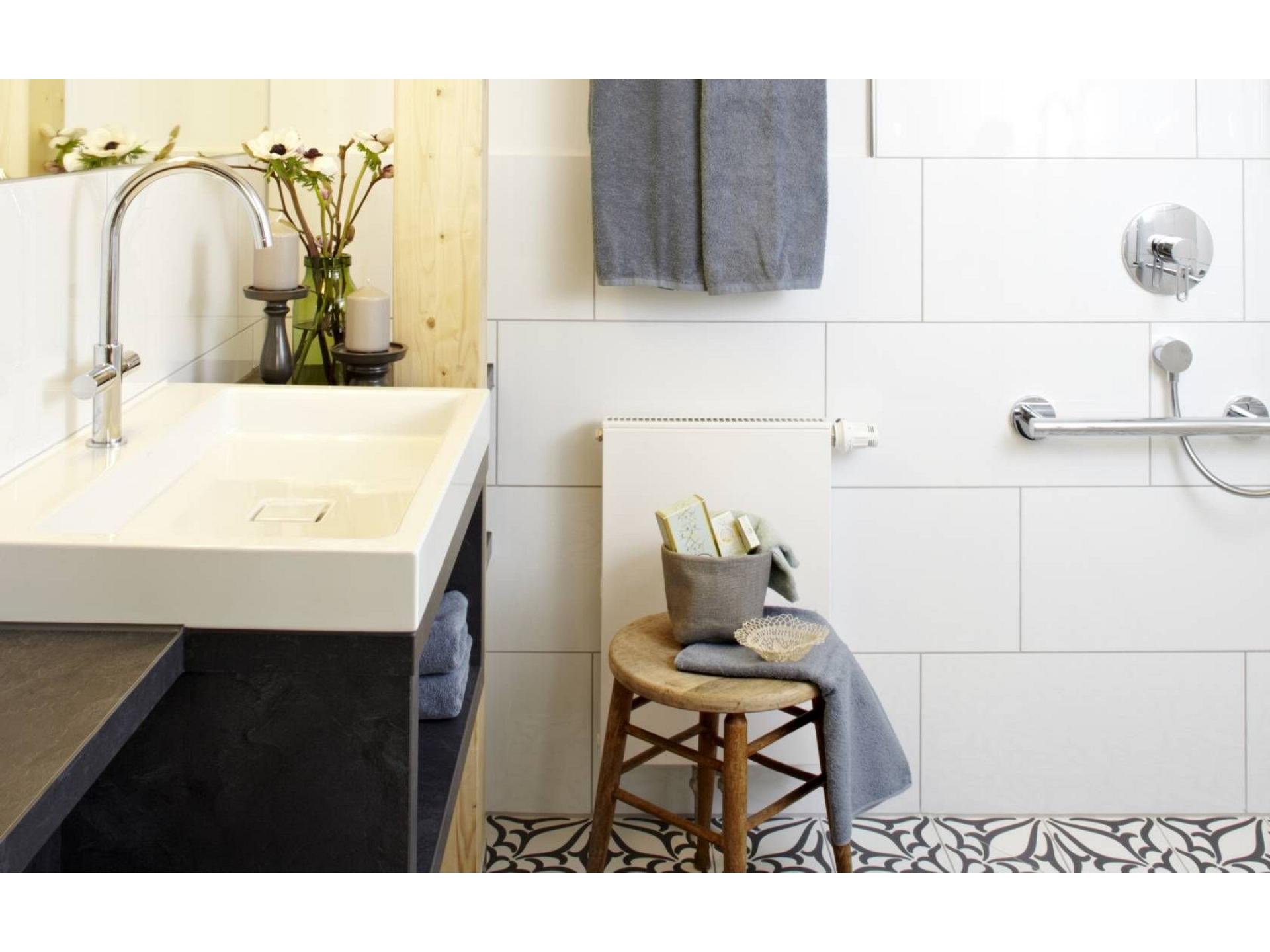 Badezimmer mit Dusche