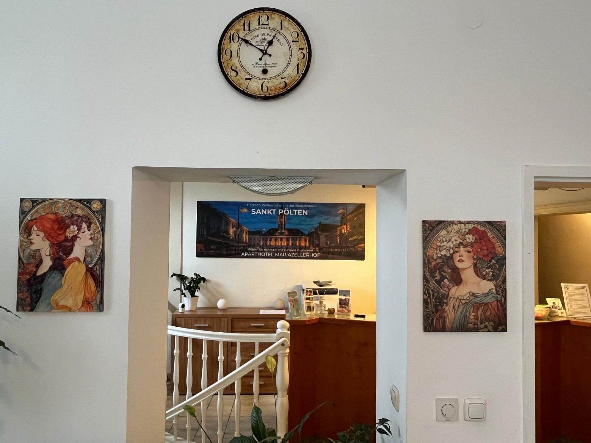 Lobby mit Blick zur Rezep