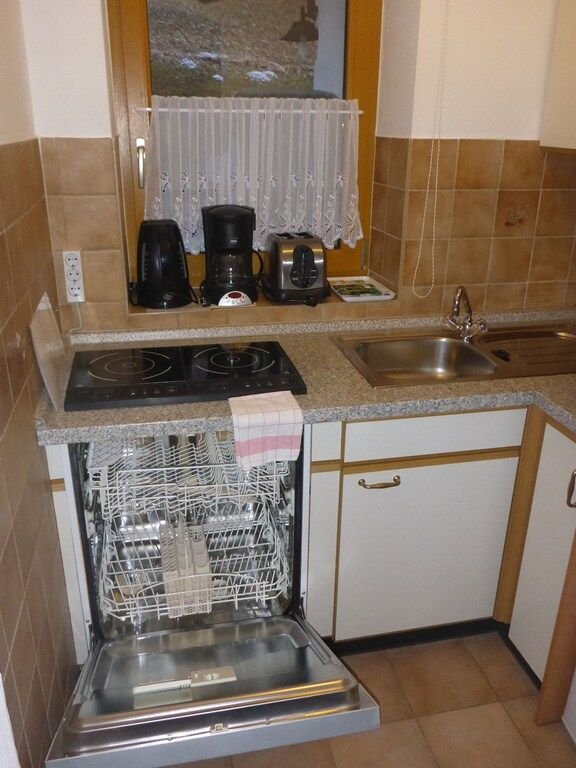 Küche mit Geschirrsp