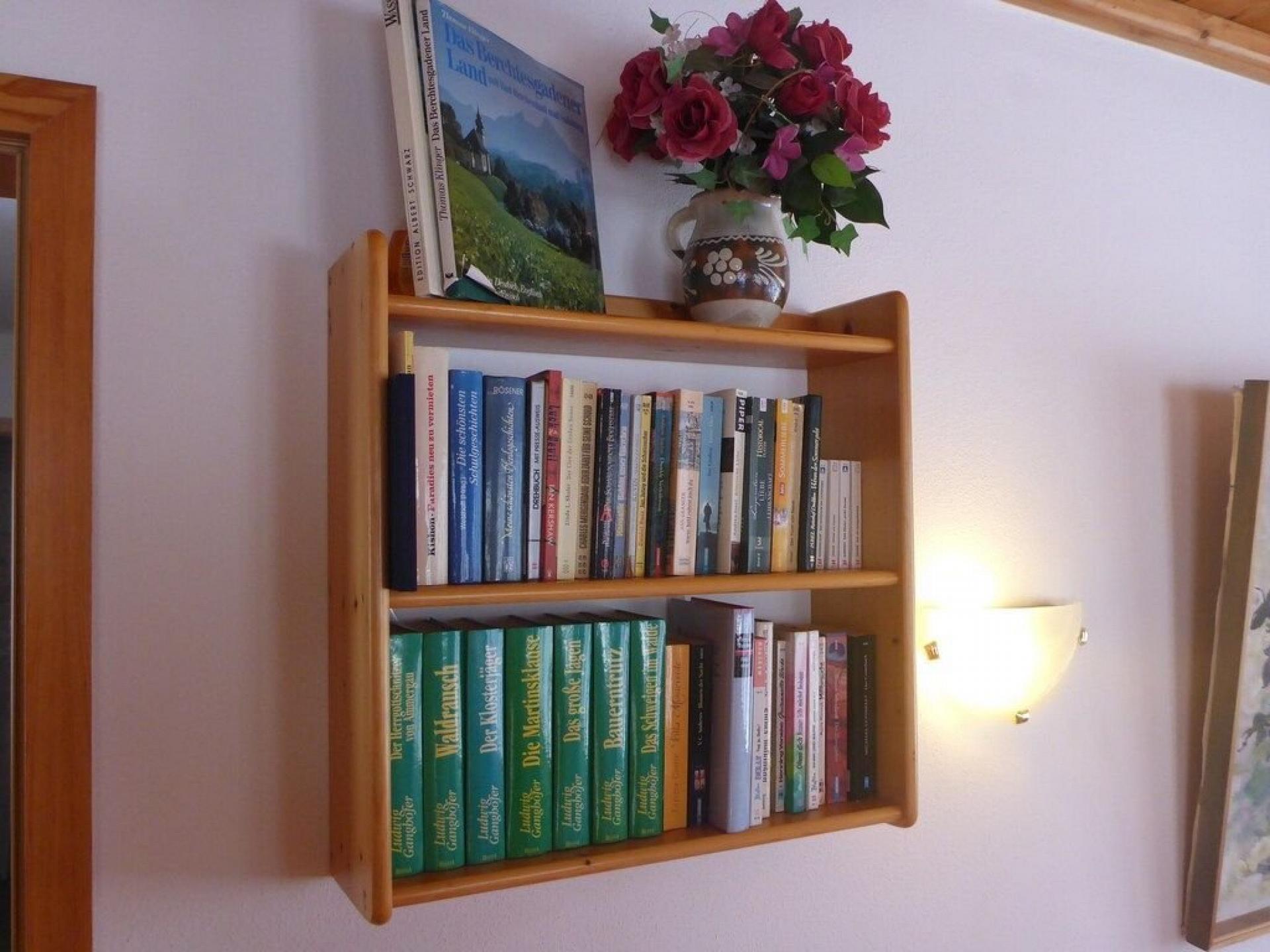 Bücherregal