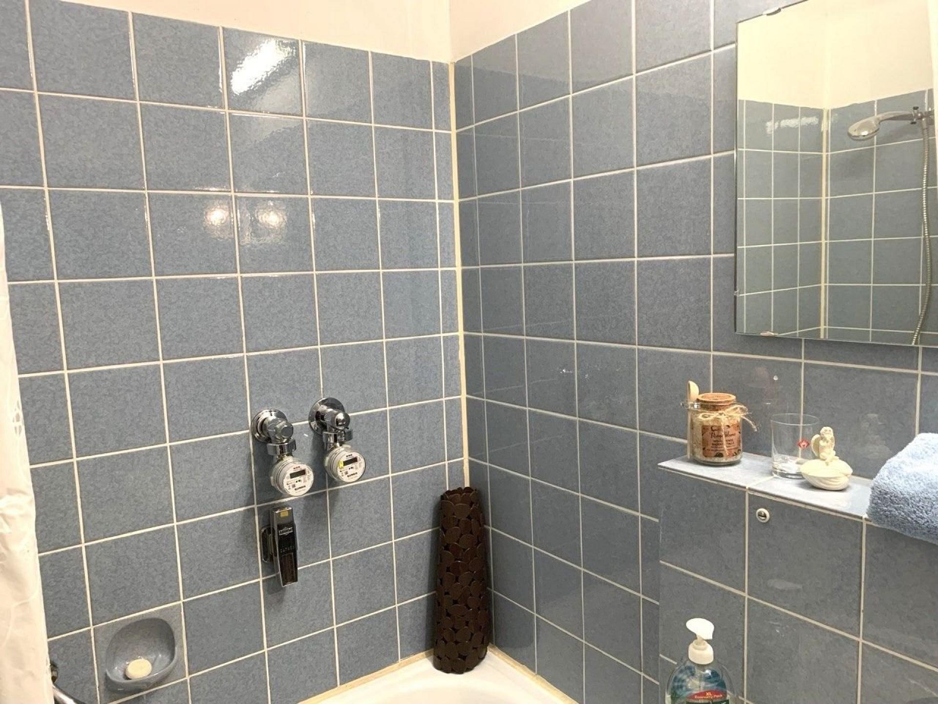 Bad mit Wanne und WC