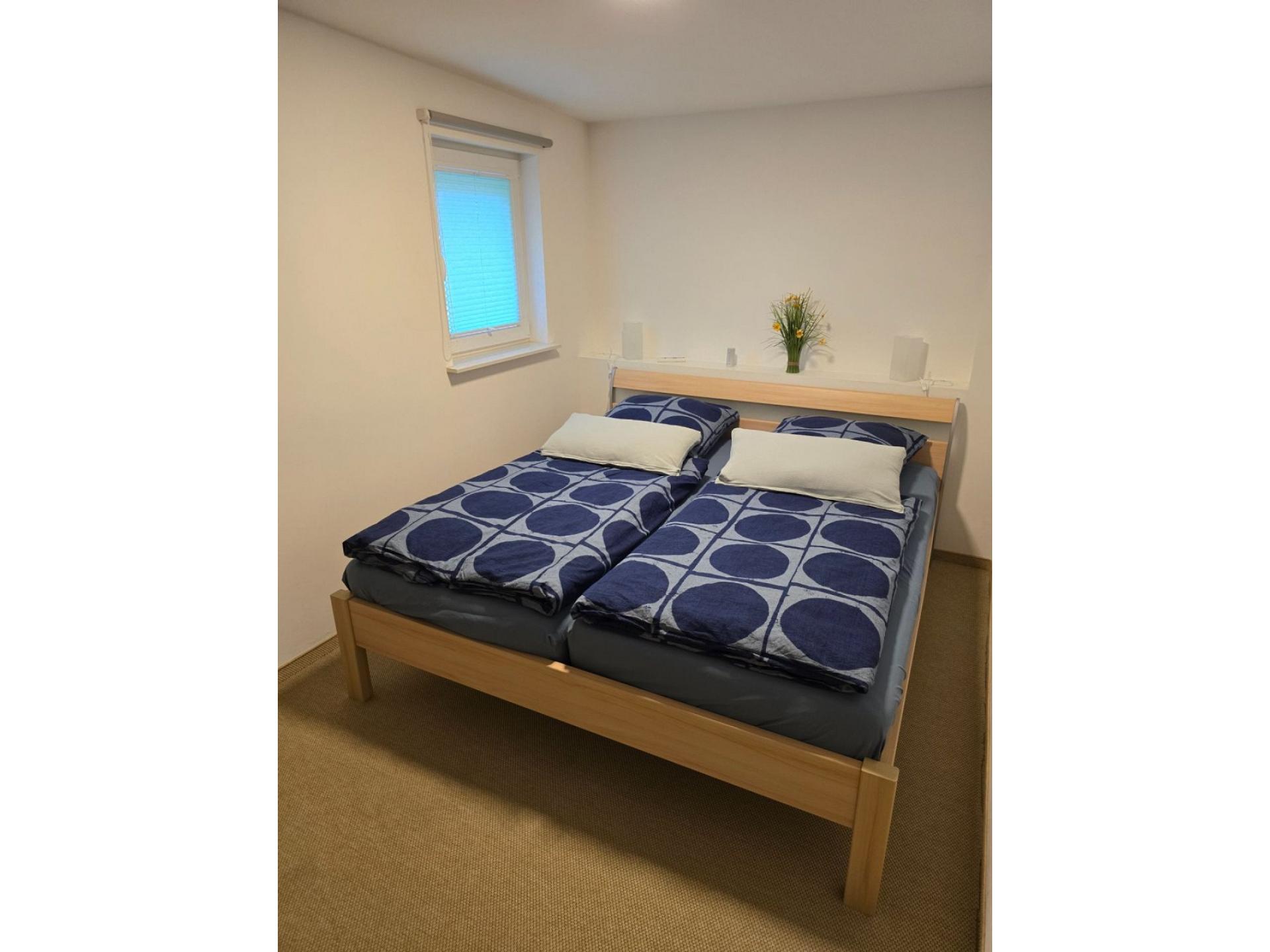 Doppelbett Schlafzimmer 1