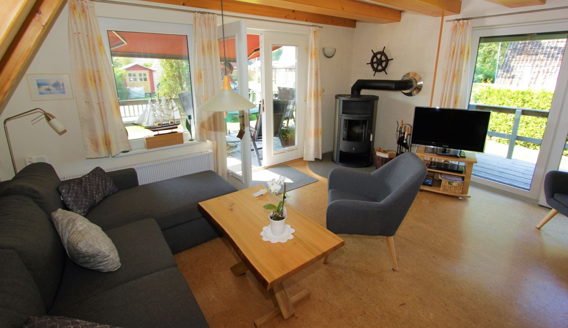 Wohnzimmer mit Kamin