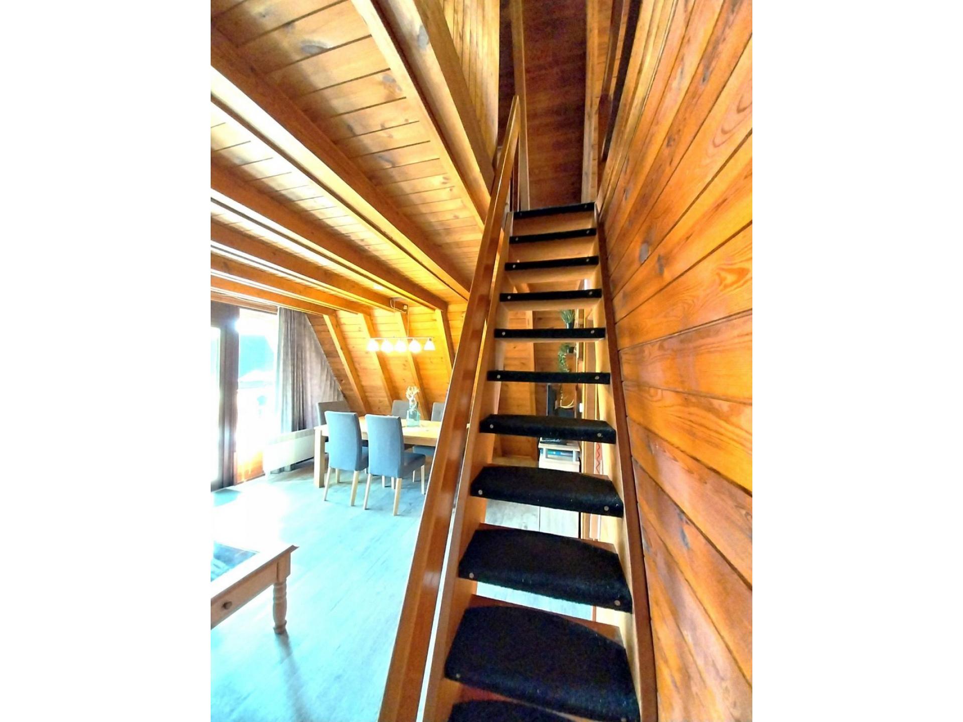 Treppe ins Obergeschoss